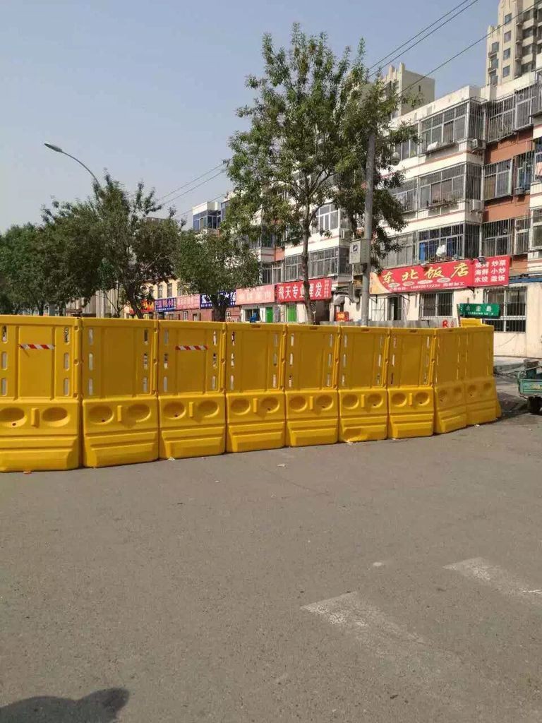 鼎恒交通設(shè)施 甘肅水馬、注水水馬與高圍擋的專業(yè)制造與應(yīng)用解析